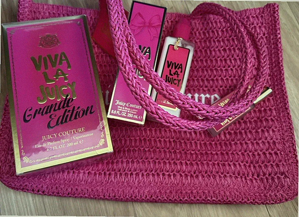 Juicy Couture VIVA LA JUICY Grande Eau de Perfume Spray Pen Body Lotion Bag 4 pc